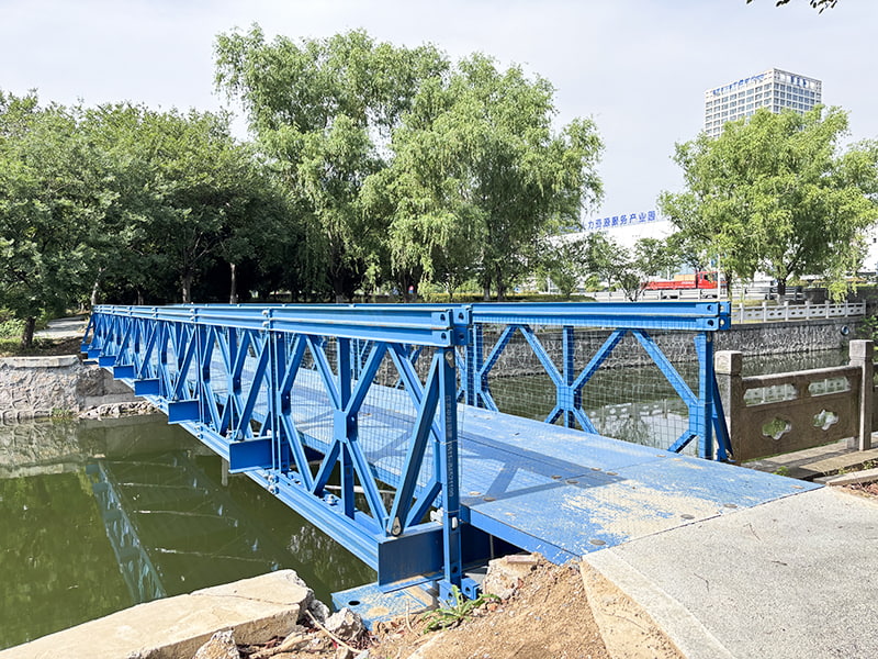 24 meter lang, blåmalet anti-korrosion, enkelt-rækket enkeltlags forstærket fodgænger Bailey Bridge